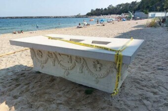 Rimski sarkofag poslužio kao stol na bugarskoj plaži