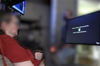 Žena govori pomoću implantata koji pretvara misli u govor