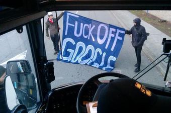 Protesti u Silicijskoj dolini, u Oaklandu razbijen Googleov autobus