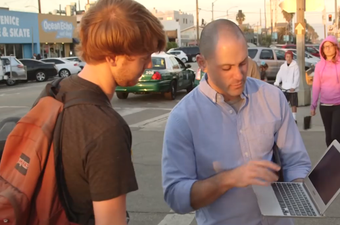 Microsoft na ulici izvrijeđao Googleov Chromebook
