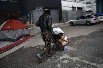 Beskućnik (Foto: AFP)