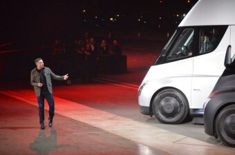 Elon Musk predstavlja Tesla Semi, potpuno električni kamion