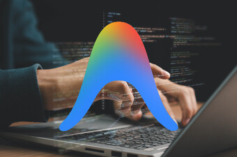 Antigravity AI upravlja računalom, fotomontaža