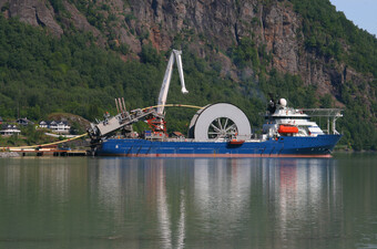 Broda za postavljanje podmorskih kabela