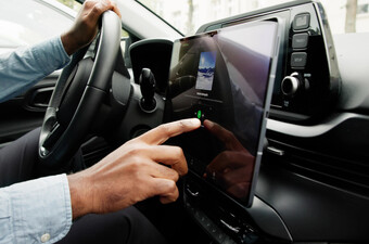 Infotaiment sustav u automobilu