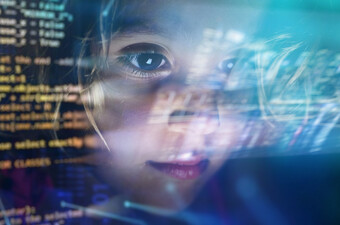 Djevojčica gleda u ekran računala, ilustracija