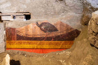 Pronađena freska paunice bez glave