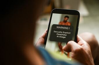 Seksualno eksplicitna AI generirana fotografija, ilustracija