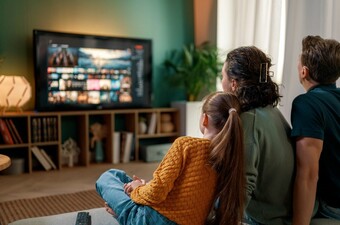 Gledanje televizije, ilustracija