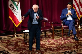 Bernie Sanders i Ro Khanna na Stanfordu