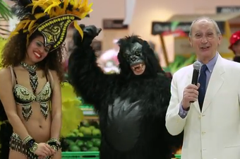 Samba plesačica, balerina, gorila i Oliver Mlakar iznenadili kupce voća i povrća