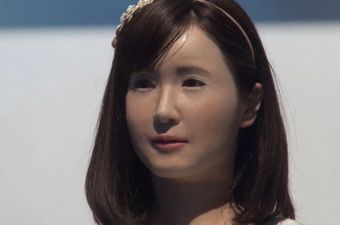 Toshiba predstavila androidni robot koji govori, pjeva i izražava emocije!