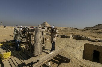 Arheolozi na mjestu otkrića u Saqqari
