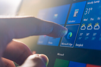 Laptop s Windowsima, ilustracija