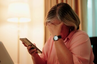 Neugodan poziv, ilustracija