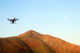 Ometaju gašenje požara: Kanaderi prizemljeni zbog dronova