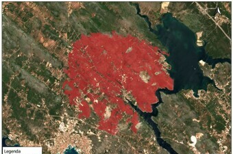 Satelitska snimka opožarenog područja kod Vodica i Zatona