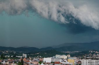 Oblaci nad Zagrebom prije strašne oluje - 3
