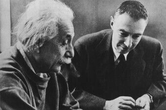 J. Robert Oppenheimer i Albert Einstein