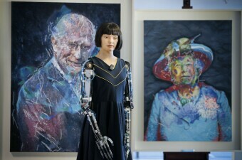 AI portret kralja Charlesa III. i Ai-Da
