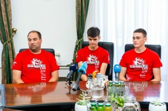 Maksim Stanković Šprajc i Nikola Baniček te njihov mentor Željko Stanković Šprajc