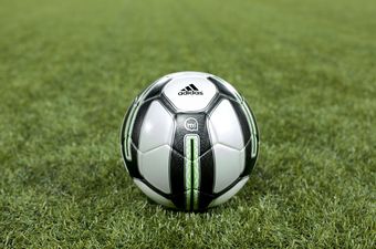 Adidasova pametna lopta pomaže nogometašima da usavrše svoje udarce