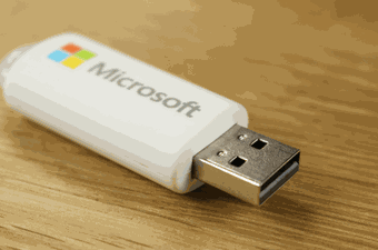 "Desetka" stiže: Microsoft će novi OS osim na DVD medijima isporučivati i na USB-u?