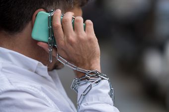 Pametni telefon u zatvoru (Foto: Thinkstock)