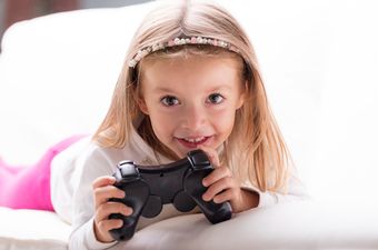 Djevojčica igre videoigre (Foto: Thinkstock)