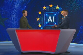 Teo, AI politički komentator i Dino Goleš, reporter Dnevnika Nove TV - 2