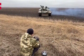 Modificirani ukrajinski T-72AMT FPV tenk