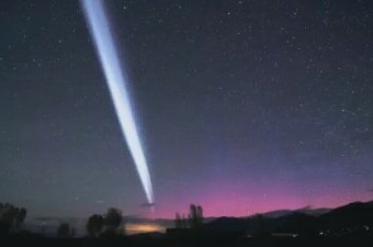 Trag kineske rakete u Zemljinoj atmosferi
