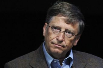 Bill Gates na rubu suza pričao o potrazi za novim direktorom Microsofta
