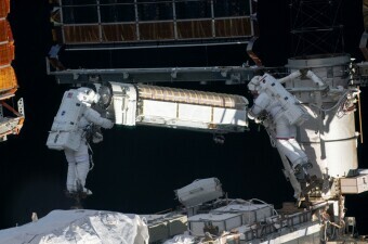 Astronauti u svemirskoj šetnji