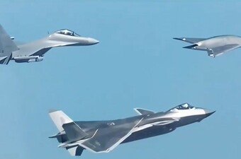 GJ-11 u letu s J-20 i J-16D