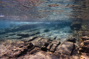 Ostaci grada pod vodom, ilustracija