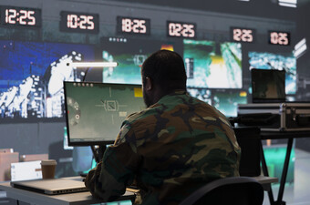 Vojnik za računalom, ilustracija