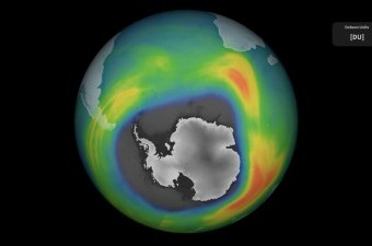 Satelitska snimka ozonske rupe iznad Antarktika