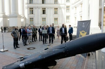 Ruski dron Geran-2 izložen ispred ukrajinskog ministarstva vanjskih poslova