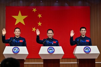 Kineski astronauti - Wu Fei, Zhang Lu i Zhang Hongzhang