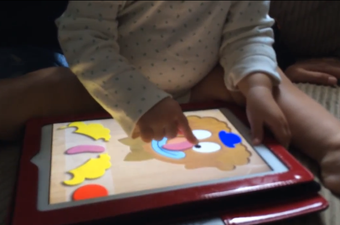 Pogledajte kako beba stara tek 16 mjeseci rastura slagalicu na iPadu