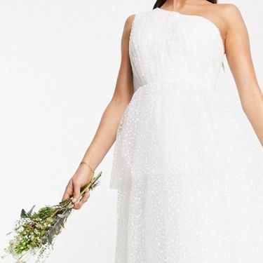 Jedna od trenutno najtraženijih vjenčanica s Asosa snižena je na 91 euro - 3