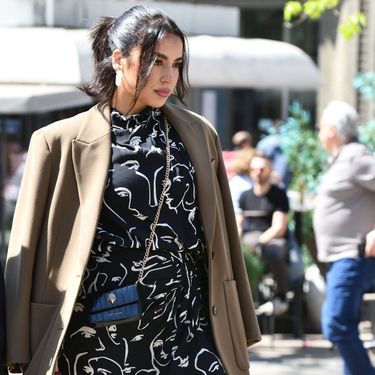 Ljepotica iz Zagreba u haljini s efektnim uzorkom