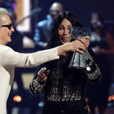 Meryl Streep uručila je Cher nagradu za glazbenu ikonu