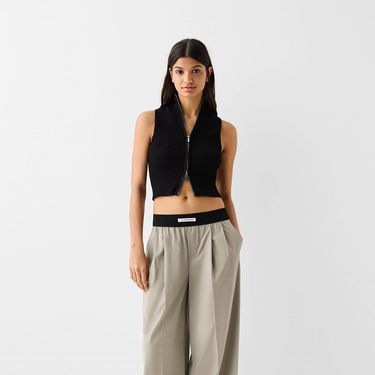 Bershka hlače, 25,99 eura