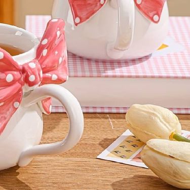 Šalica s mašnom s Temua