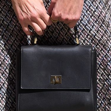 Kraljica Letizia nosi torbu brenda Hugo Boss