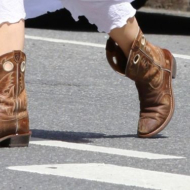 Suri Cruise u Ariat čizmama u New Yorku - 4