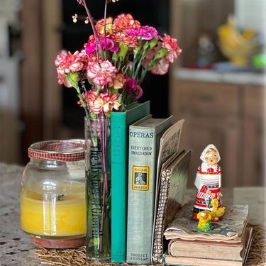 Vaza u obliku knjige, 10,79 eura