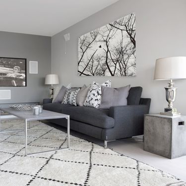 Stan vrhunski uređen u neutralnim tonovima - 10